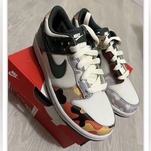 Nike Dunk Low SE (PS) for Kids SIZE 1 Sail/Vintage Green